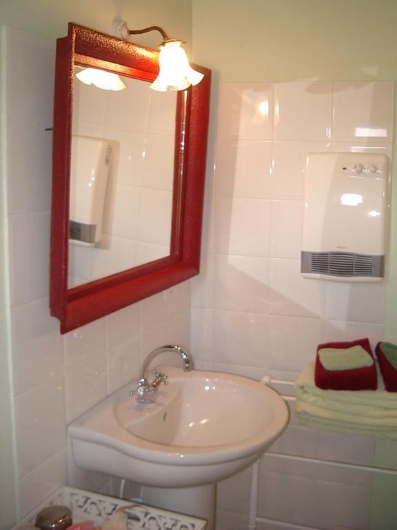 Maison D'Hotes De La Verriere Les Ardillats Habitación foto