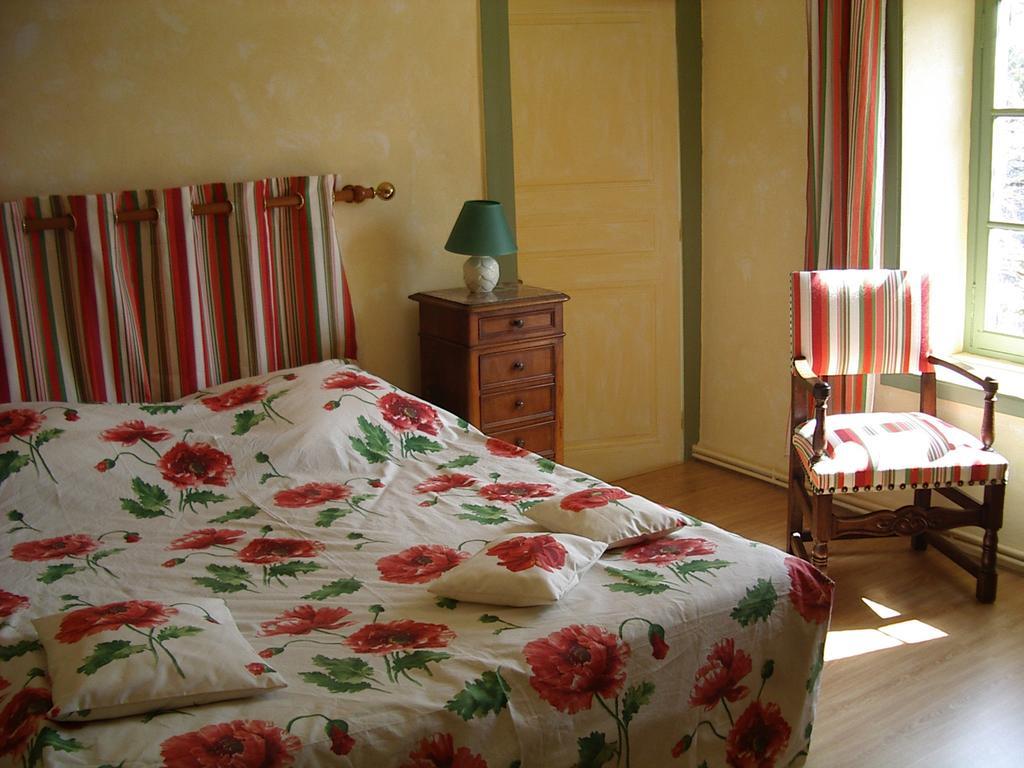 Maison D'Hotes De La Verriere Les Ardillats Habitación foto