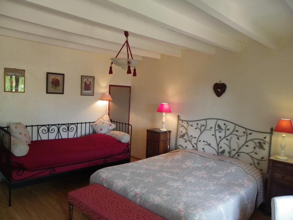 Maison D'Hotes De La Verriere Les Ardillats Habitación foto