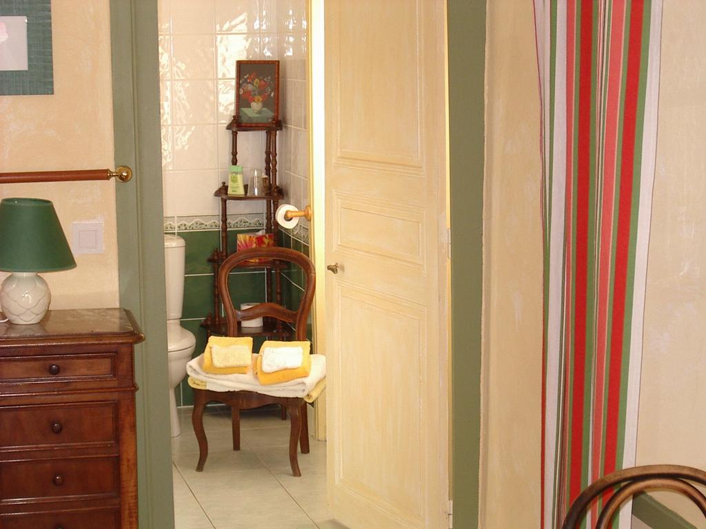 Maison D'Hotes De La Verriere Les Ardillats Habitación foto