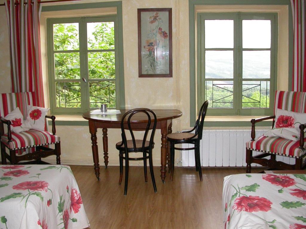 Maison D'Hotes De La Verriere Les Ardillats Habitación foto